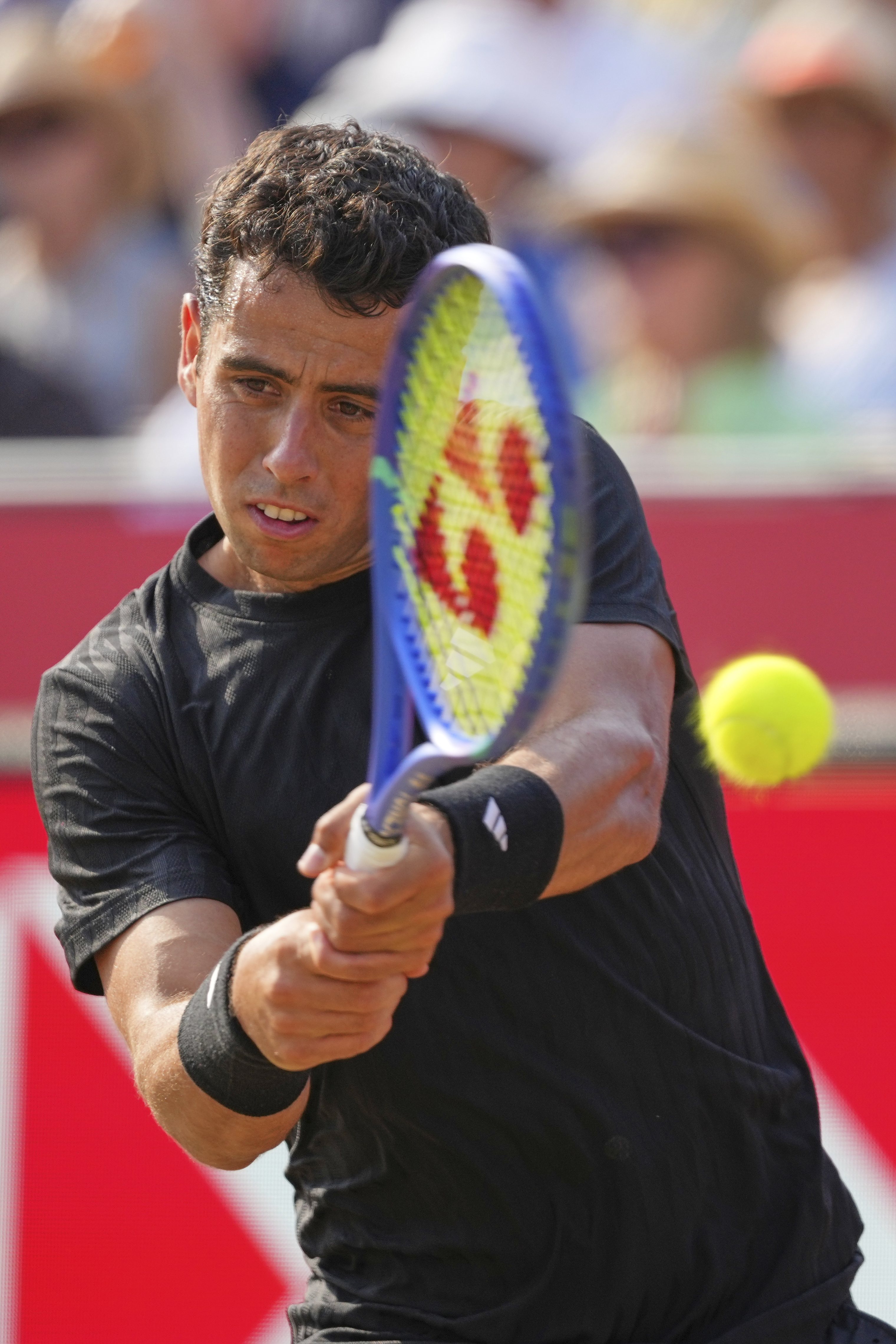 包含西班牙网球队完胜日本网球队，阿尔卡拉斯送出助攻的词条