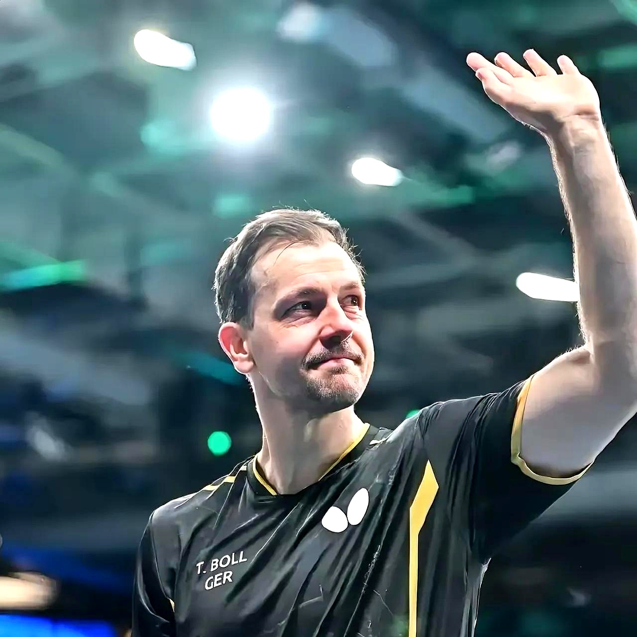 包含奥地利乒乓球队逆转瑞典乒乓球队，波尔爆发神勇的词条