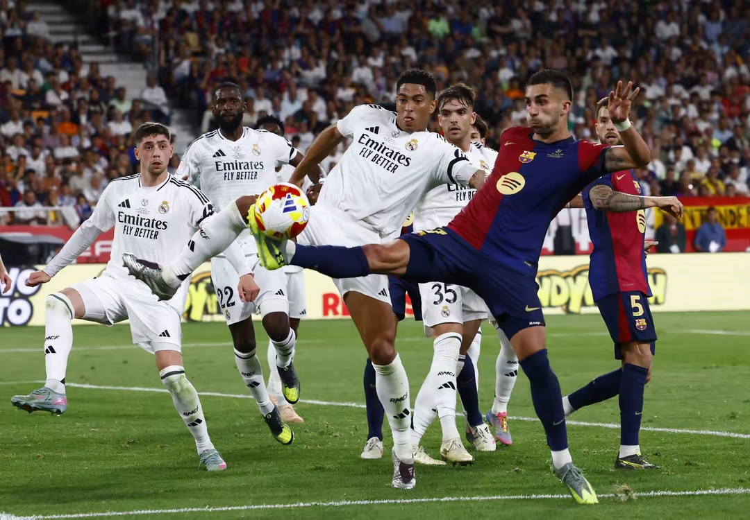 包含欧洲足坛豪门对决，谁将笑到最后？的词条