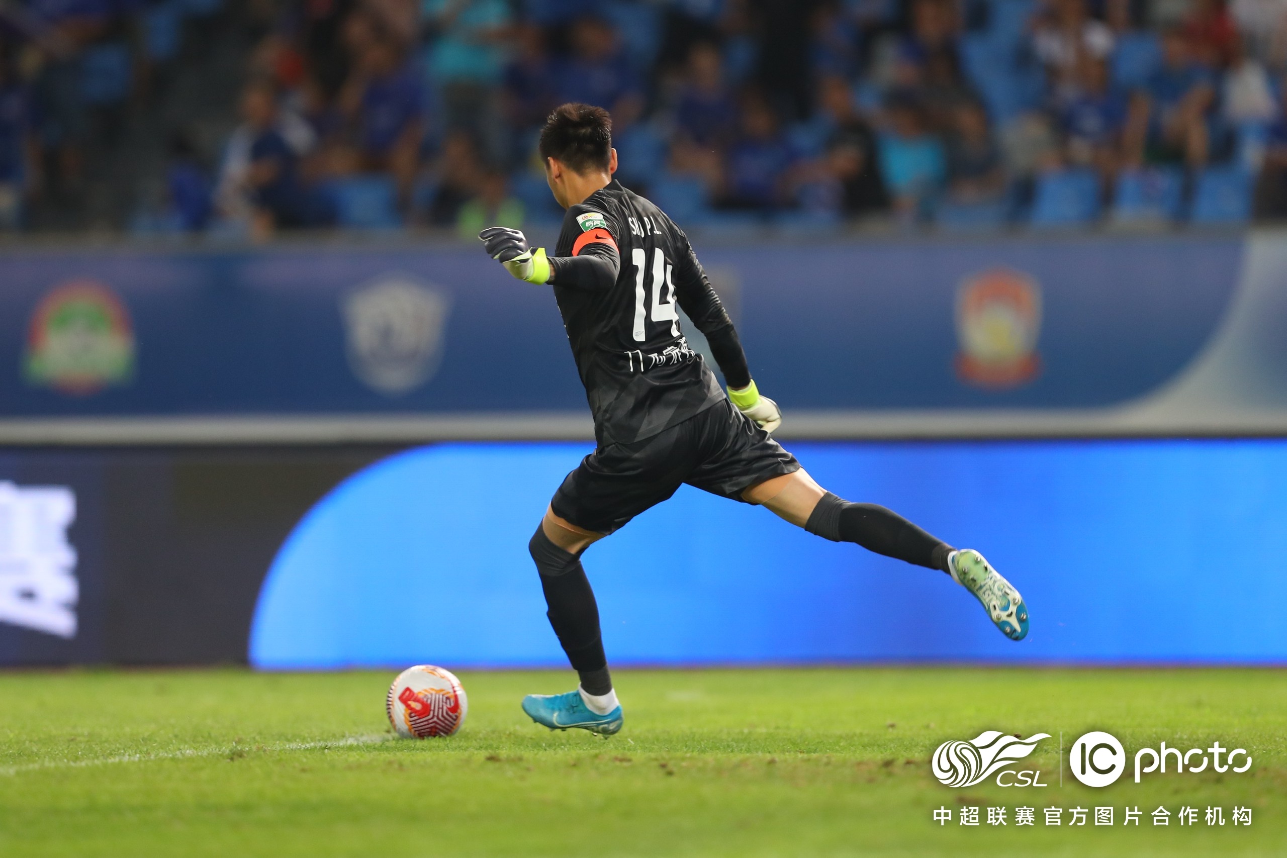 防守良好，球队成功守住主场荣誉