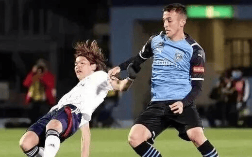 包含中后卫传射破门，帮助球队逼平强敌的词条