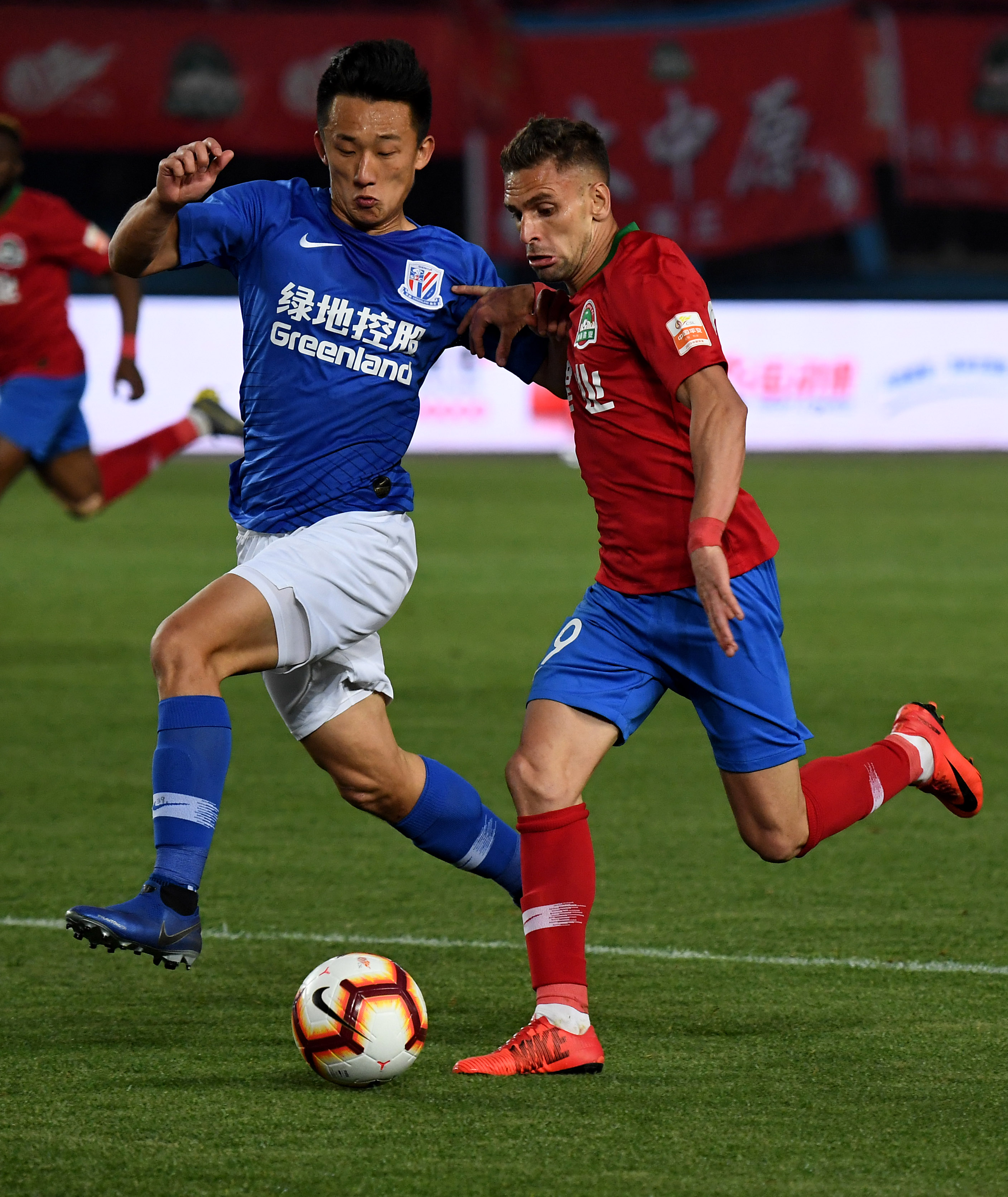 包含建业客场不敌华夏幸福，遭遇三连败的词条