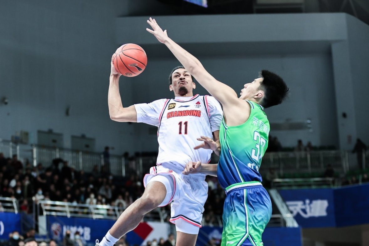 PG游戏APP-广州队员表现出色，大胜对手跻身前列的简单介绍