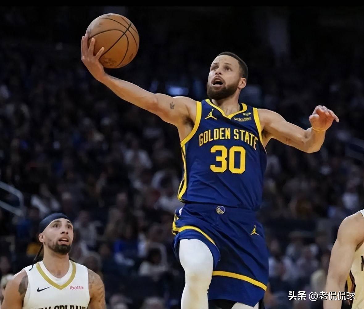 勇士逆转鹈鹕，库里再次成为全场焦点
