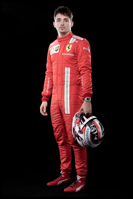 包含雷诺车队鏖战迈凯伦，佩雷兹状态火热的词条