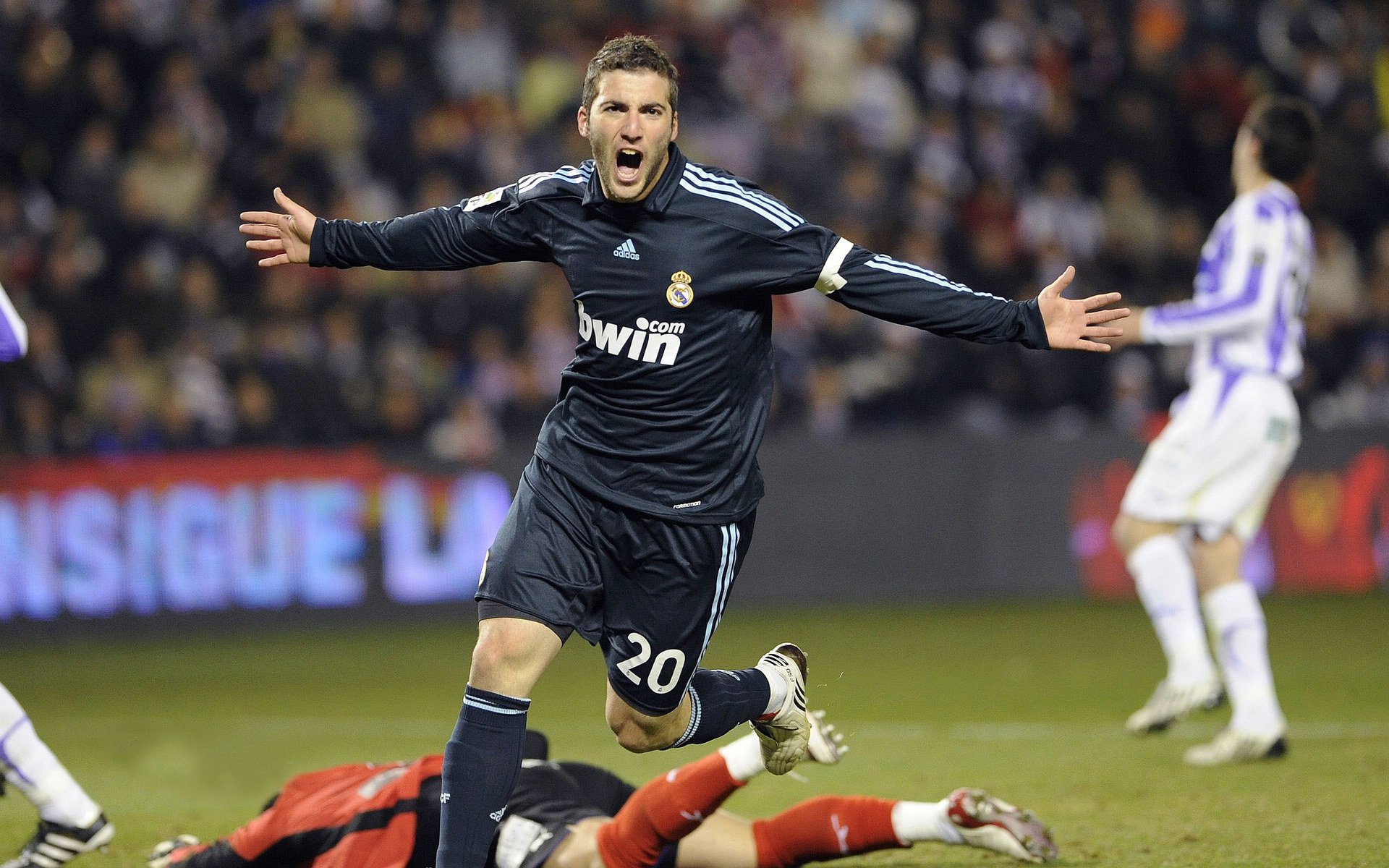 PG电子官网入口-北非雄鹰展翅，阿尔及利亚风暴如何一波带走那不勒斯军团