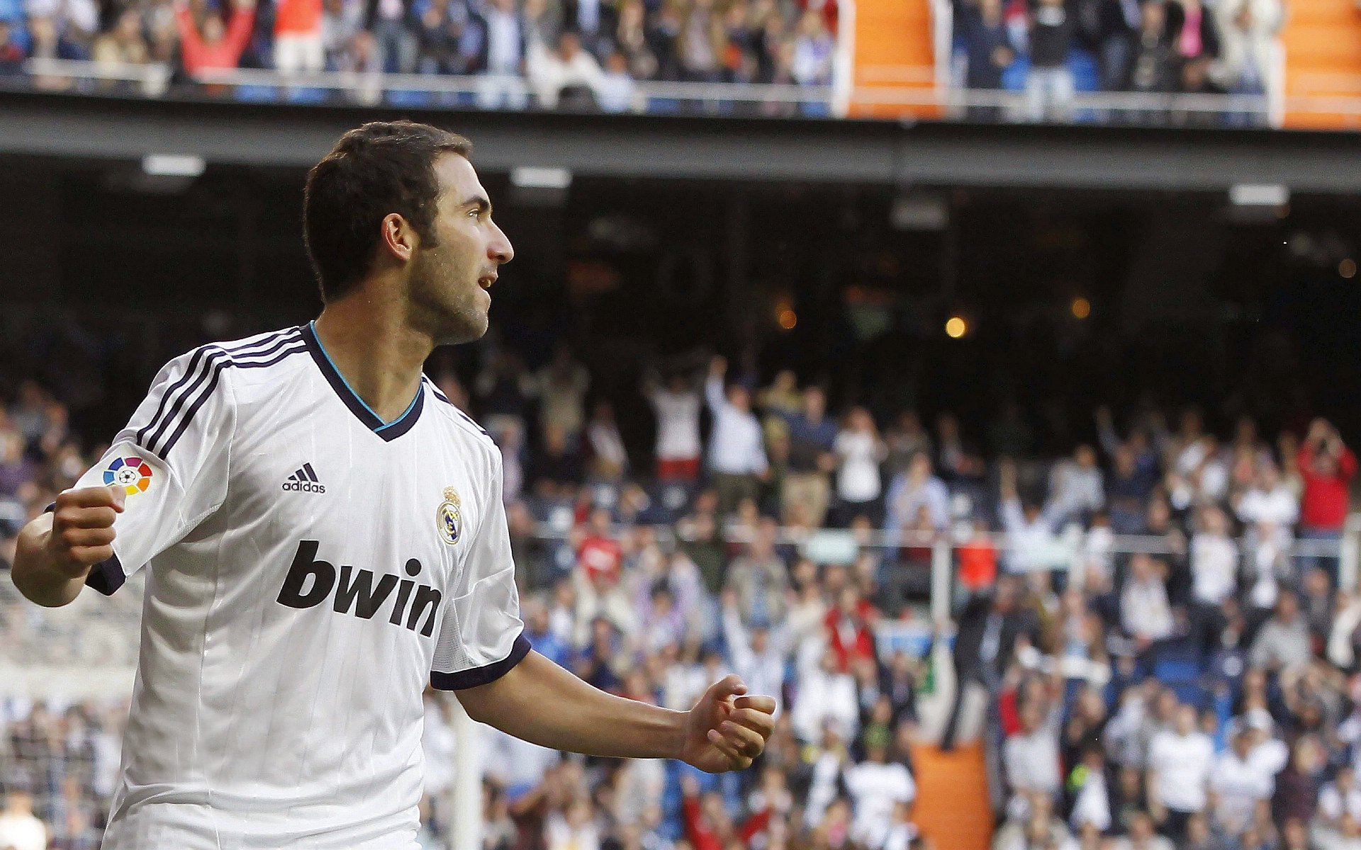 克瓦拉茨赫利亚压制级演出，苏格兰上演惊天逆转击沉威尔士