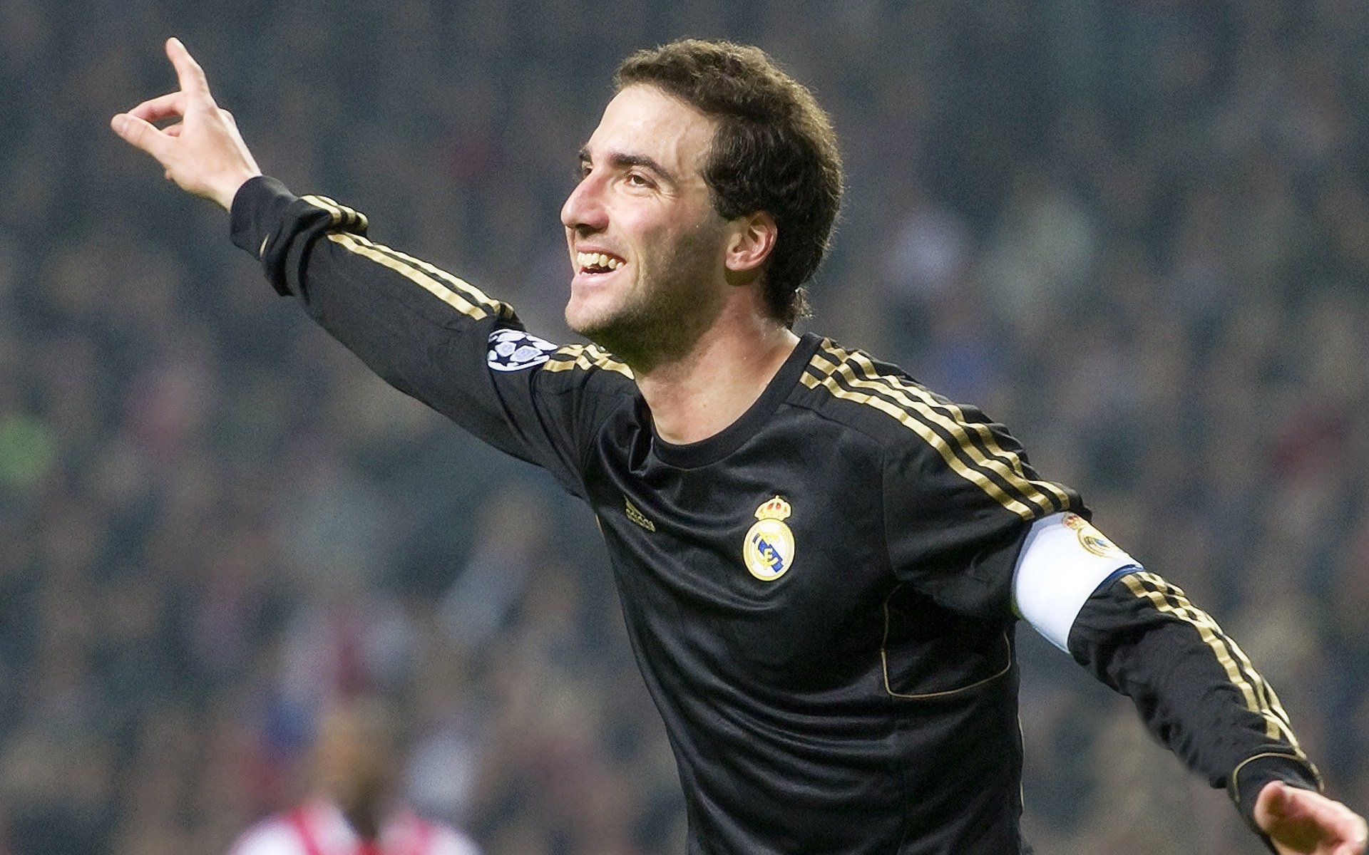 勒克莱尔统治全场,阿斯顿马丁逆袭红牛二队,一场颠覆预期的赛道革命