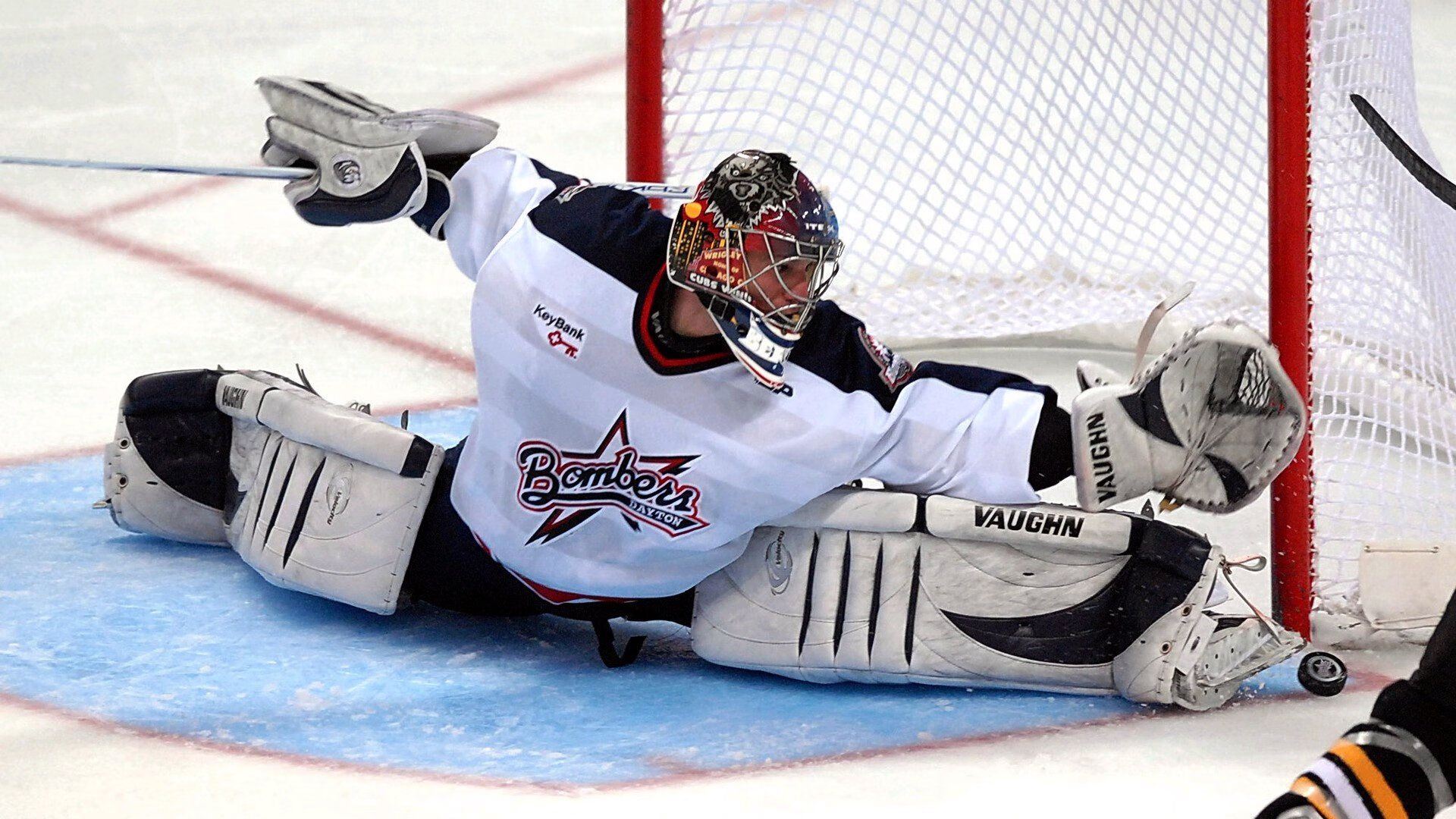 PG游戏下载-绝地反击，周冠宇扛起雷诺大旗，逆风翻盘哈斯车队